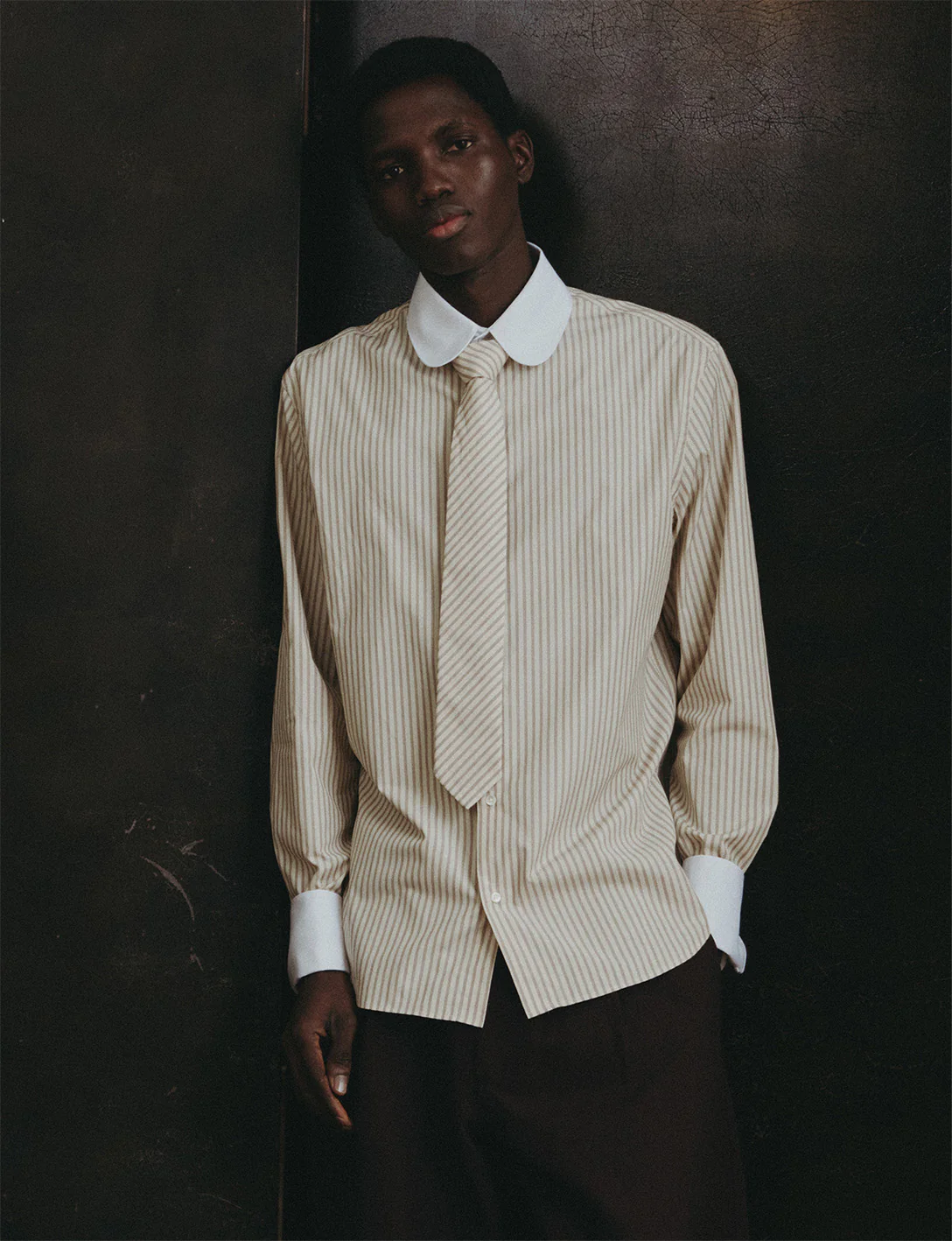 Chemise semi-ajustée rayée beige