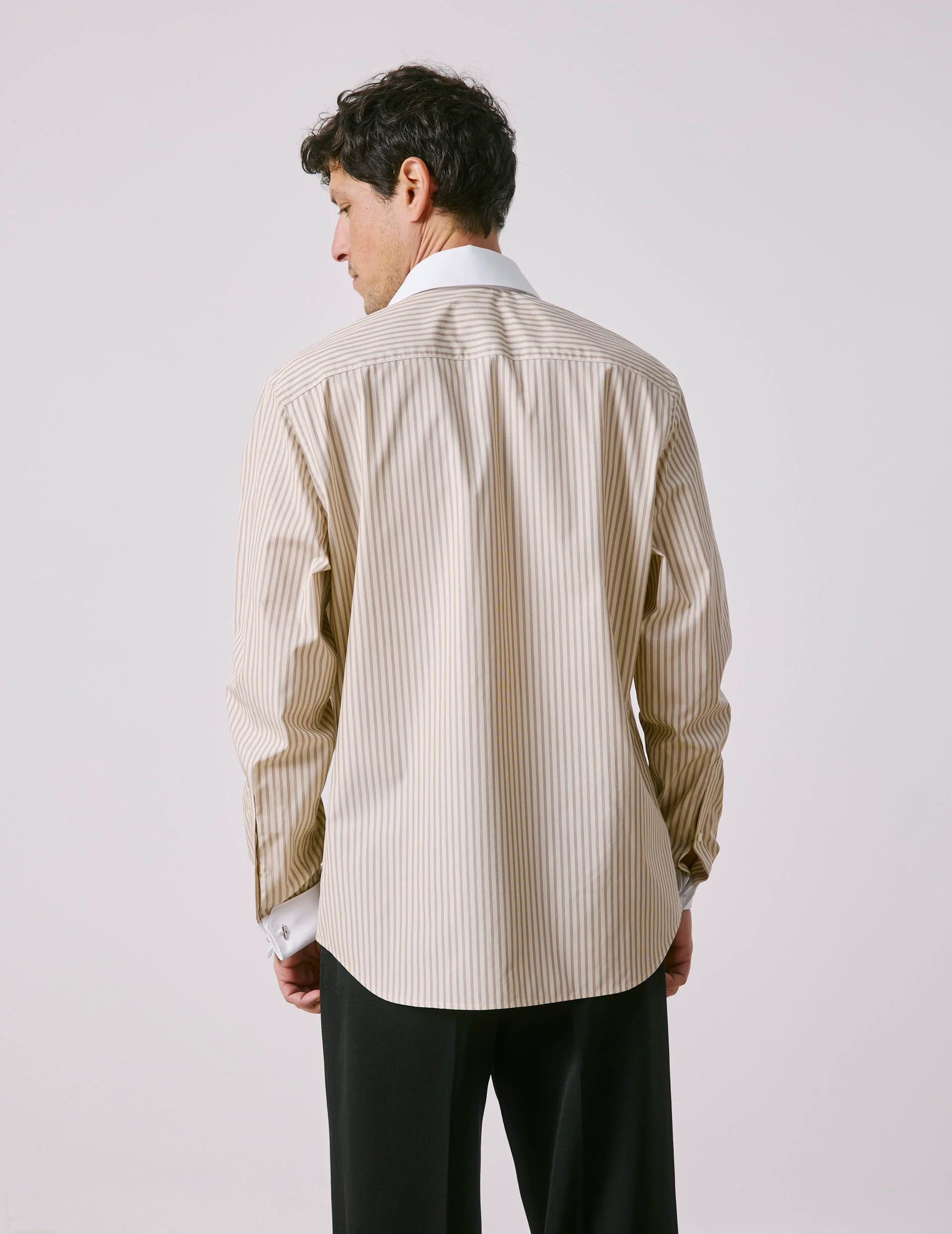 Chemise semi-ajustée rayée beige - Image 4