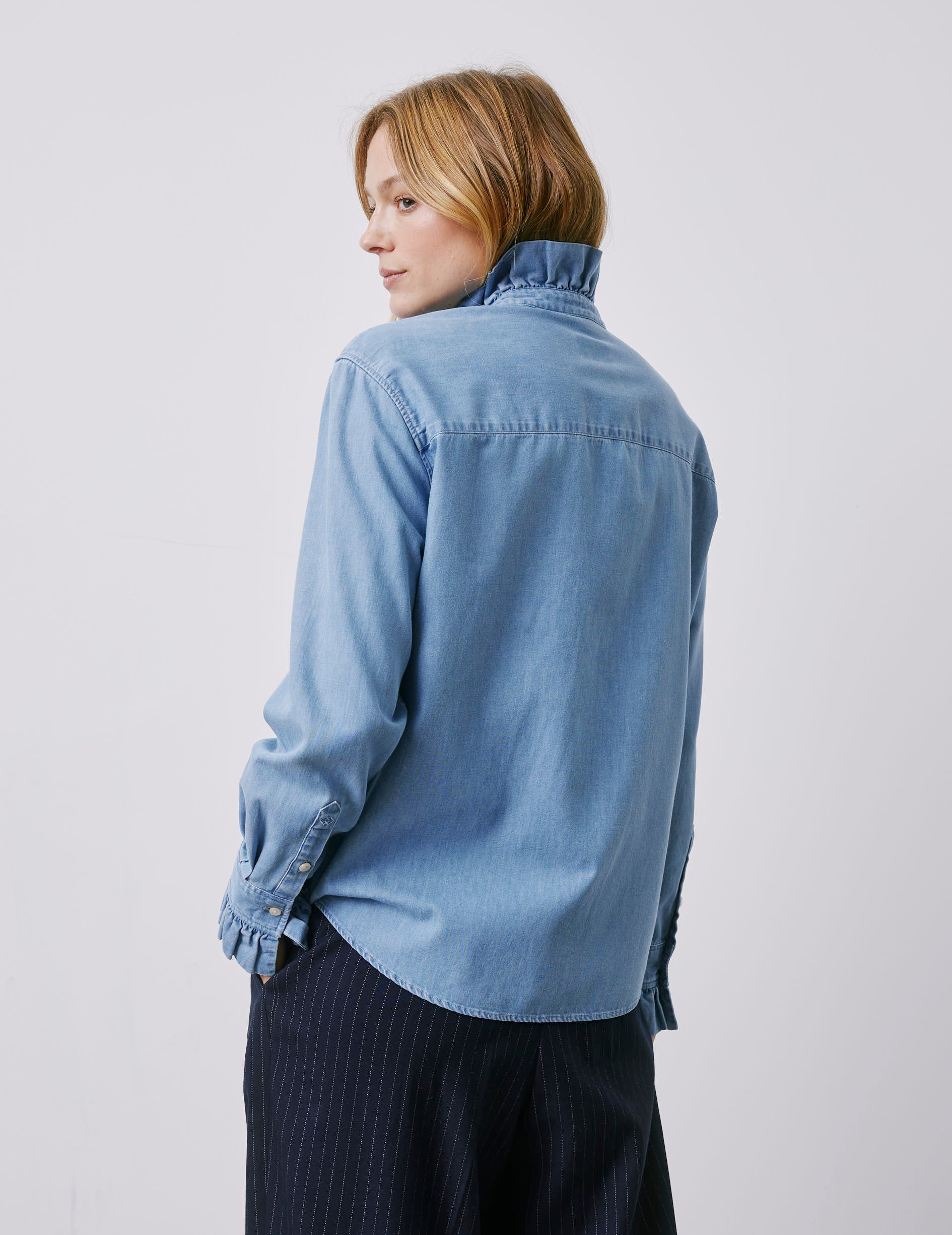 Chemise Laurine gorge cachée en denim clair - Image 2