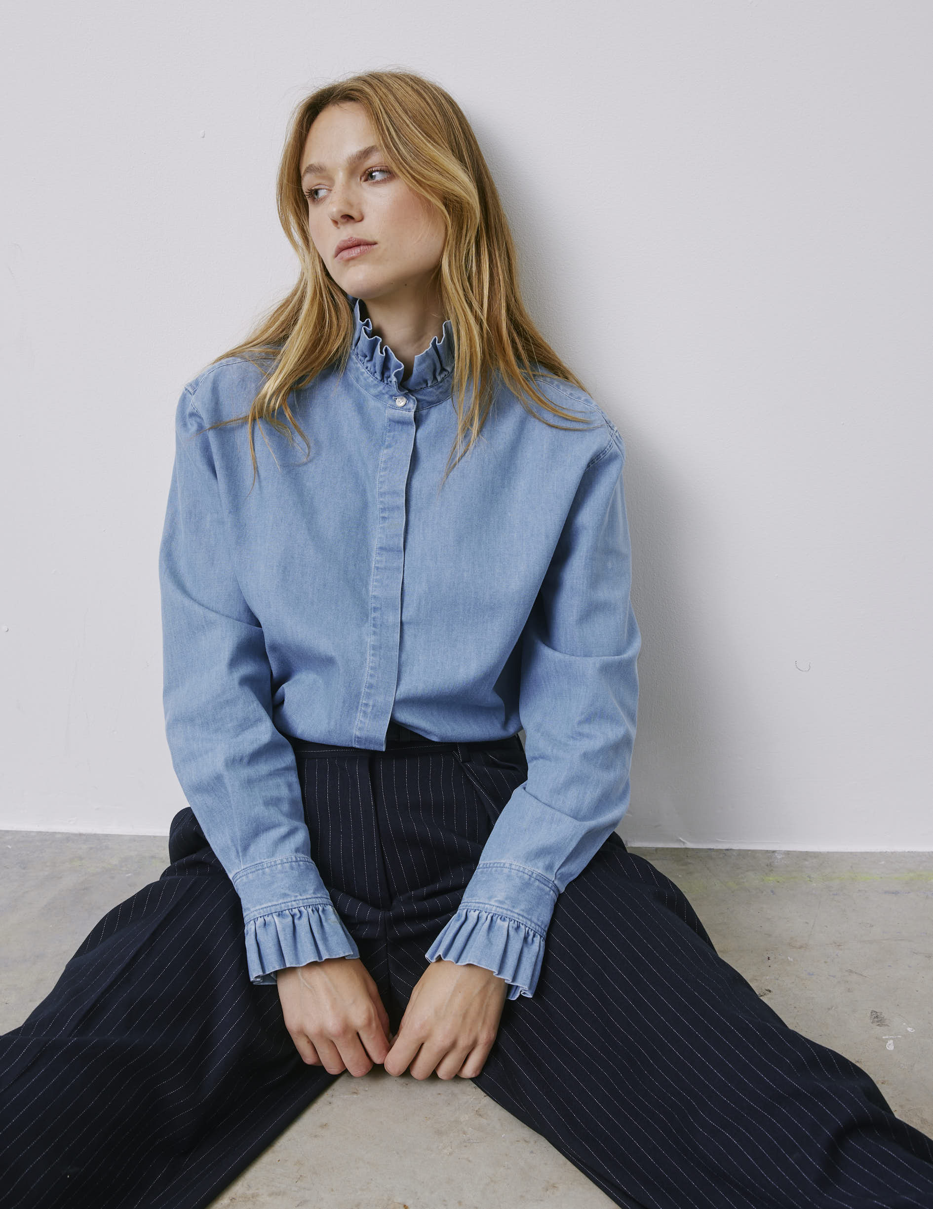 Chemise Laurine gorge cachée en denim clair - Image 3