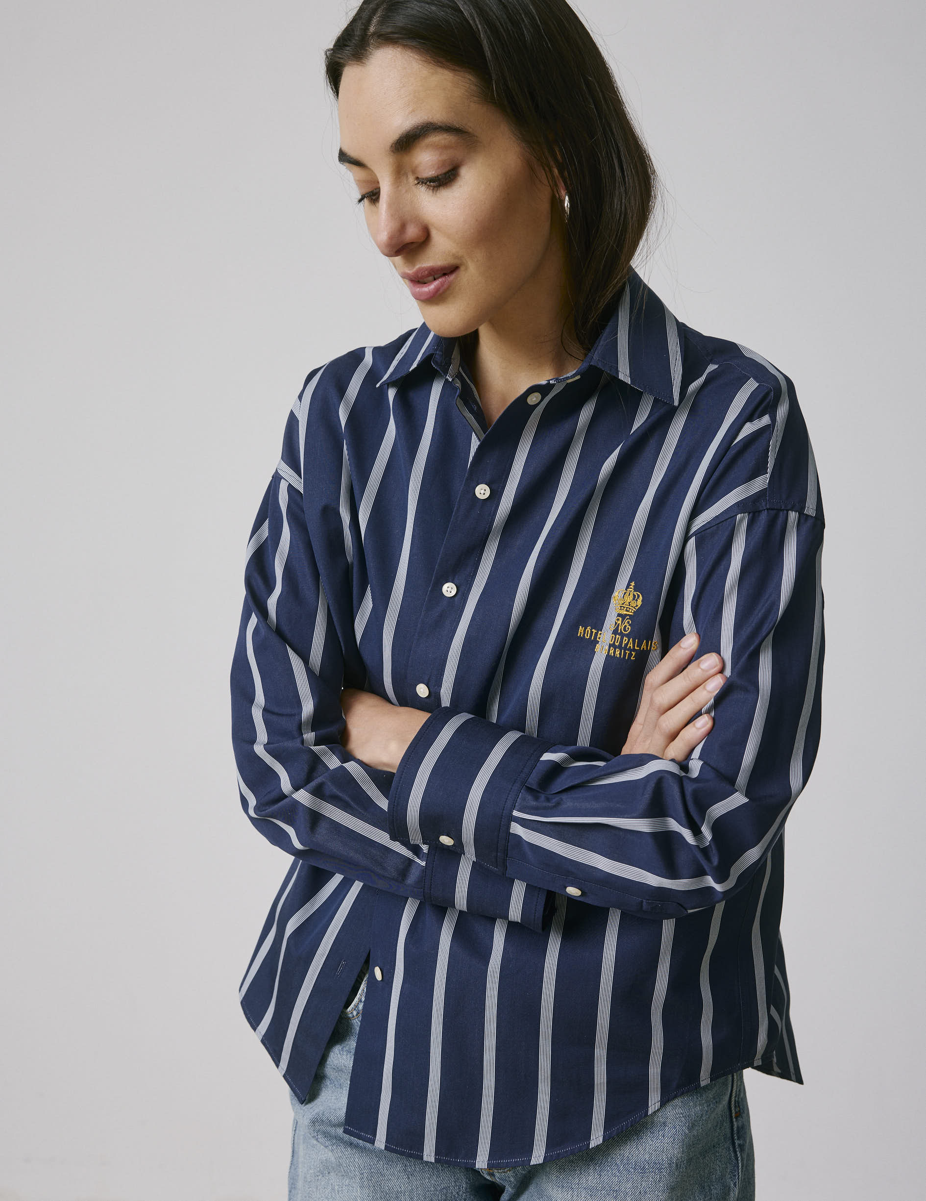 Chemise oversize Eugénie rayée bleu marine - Image 5