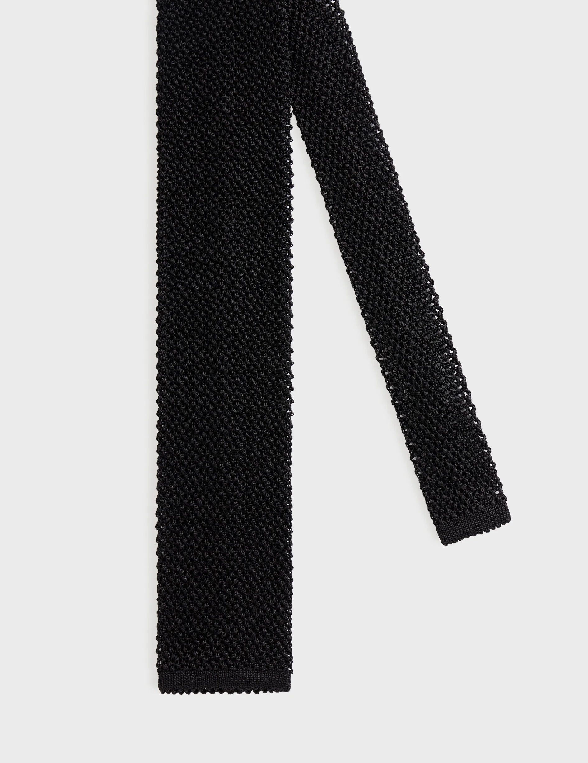 Cravate en maille de soie noire