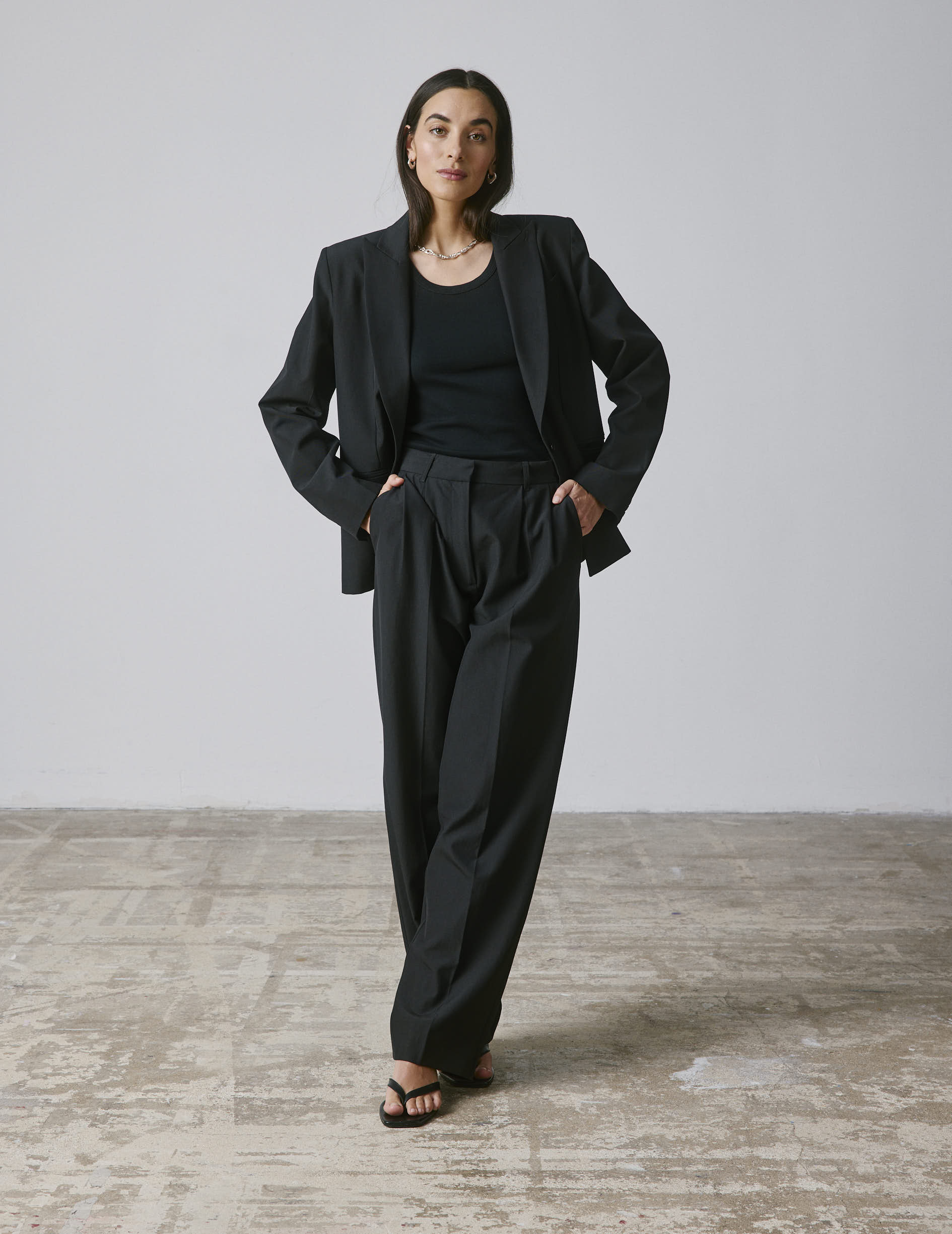 Pantalon de costume Nelly en laine vierge noire - Image 4